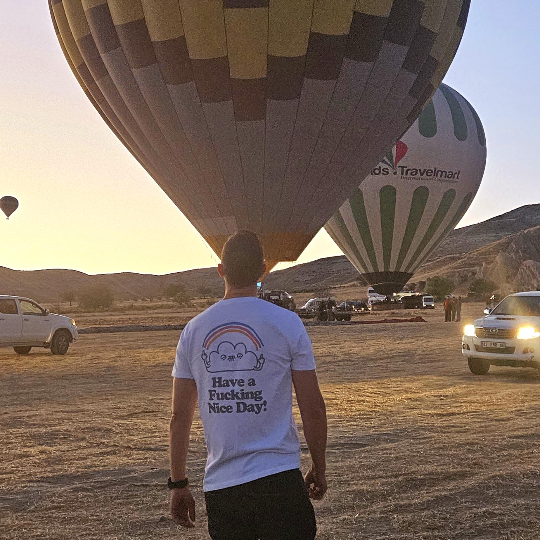 Globos aerostáticos sobre Capadocia al amanecer