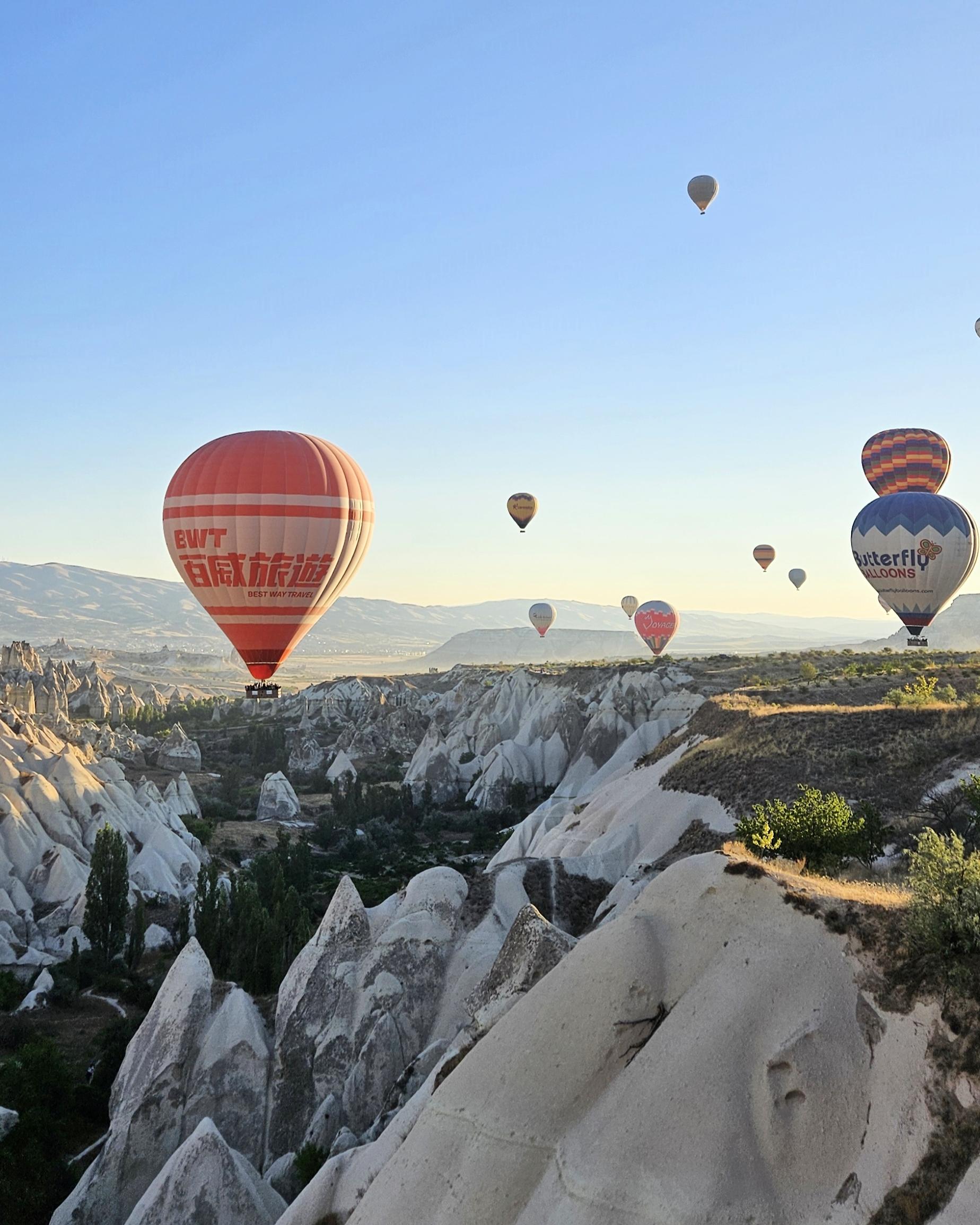 Amanecer en Capadocia durante el vuelo en globo