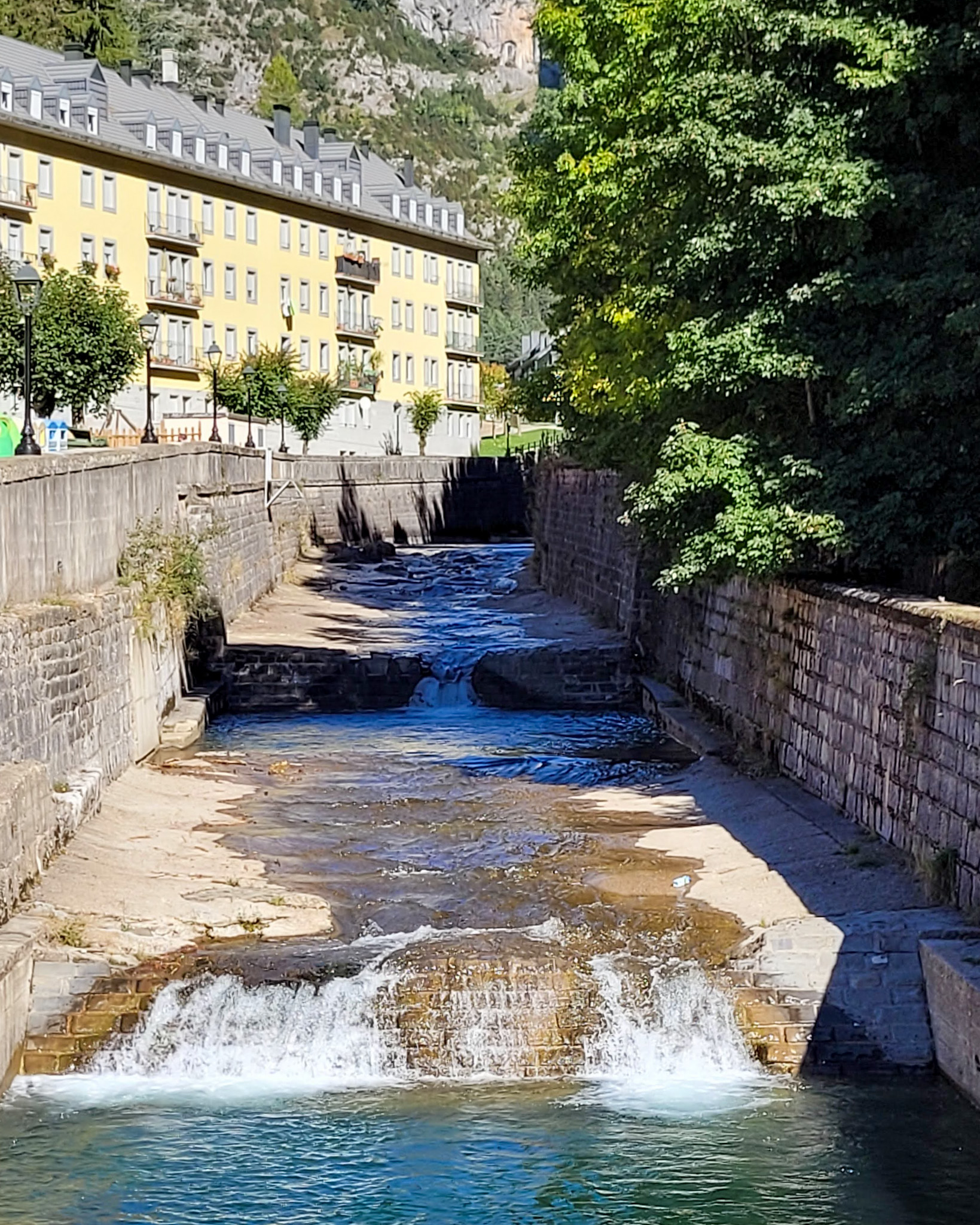 Valle del Aragón y entorno de Canfranc en el Pirineo aragonés