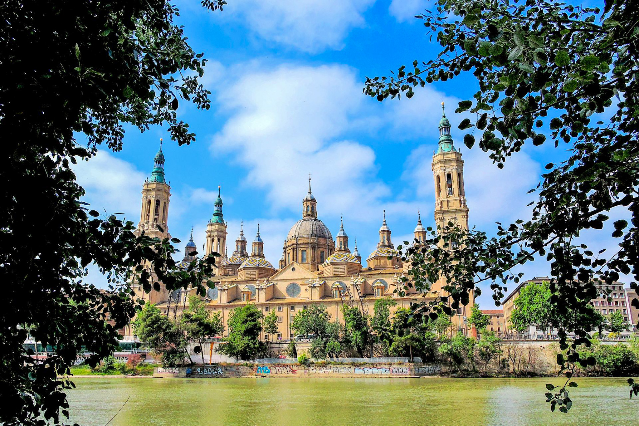 El Pilar de Zaragoza al atardecer