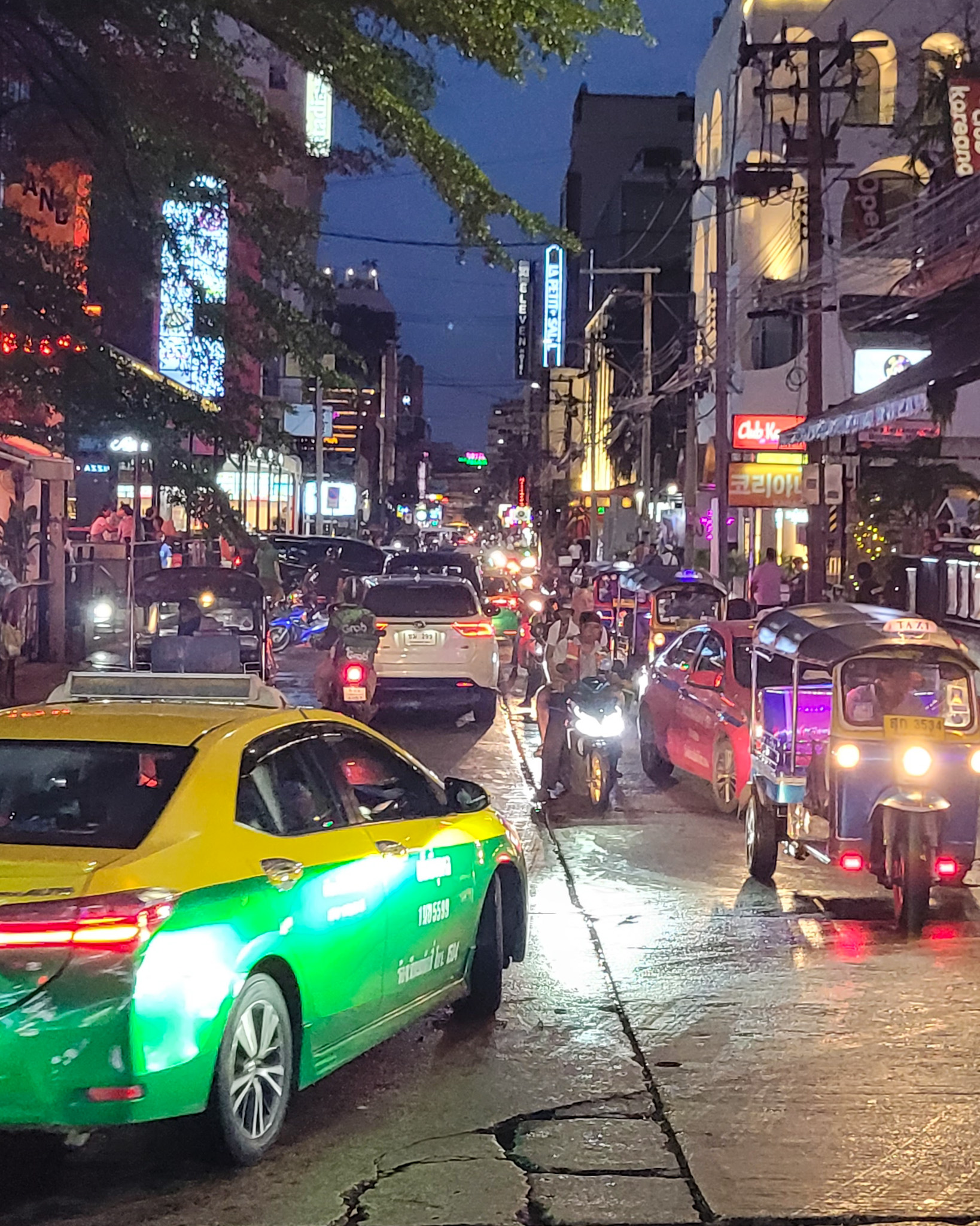 Ambiente nocturno en Sukhumvit, Bangkok