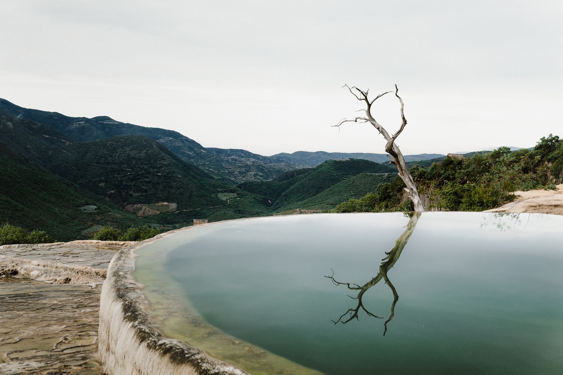 Hierve el Agua y sus pozas naturales en Oaxaca