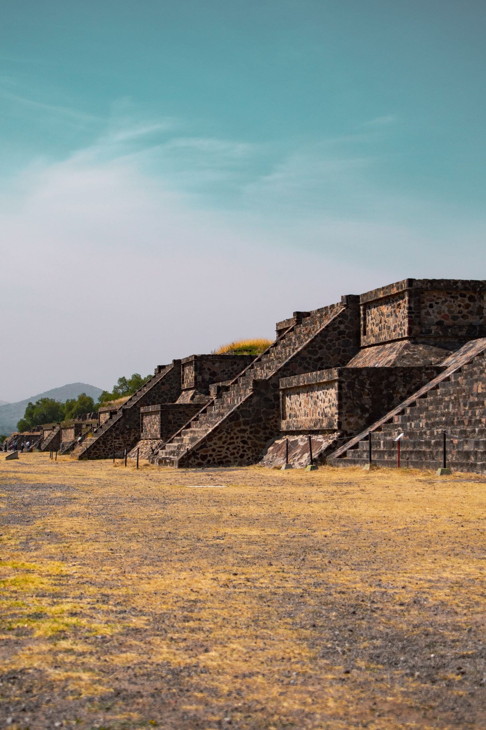 Contraste cultural con las pirámides de Teotihuacán