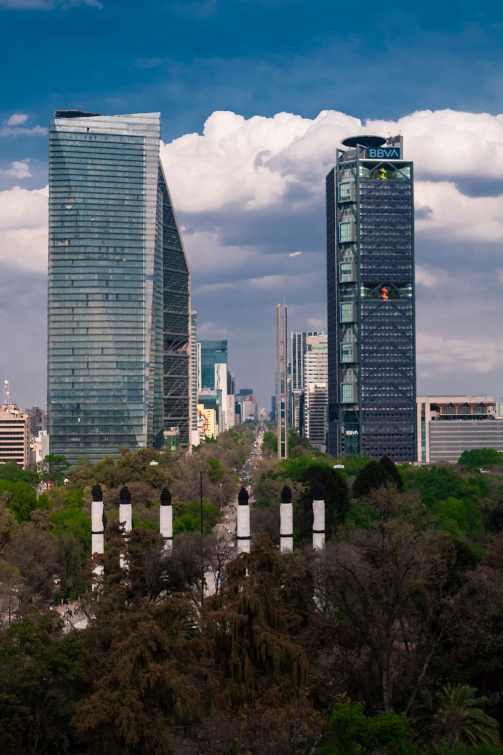 Postales de Ciudad de México, rascacielos y parque
