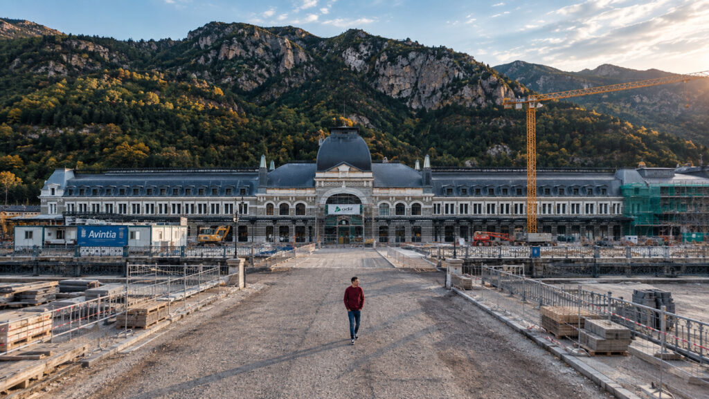Canfranc: la estación con más historia de España (y ahora, un hotel de cinco estrellas)