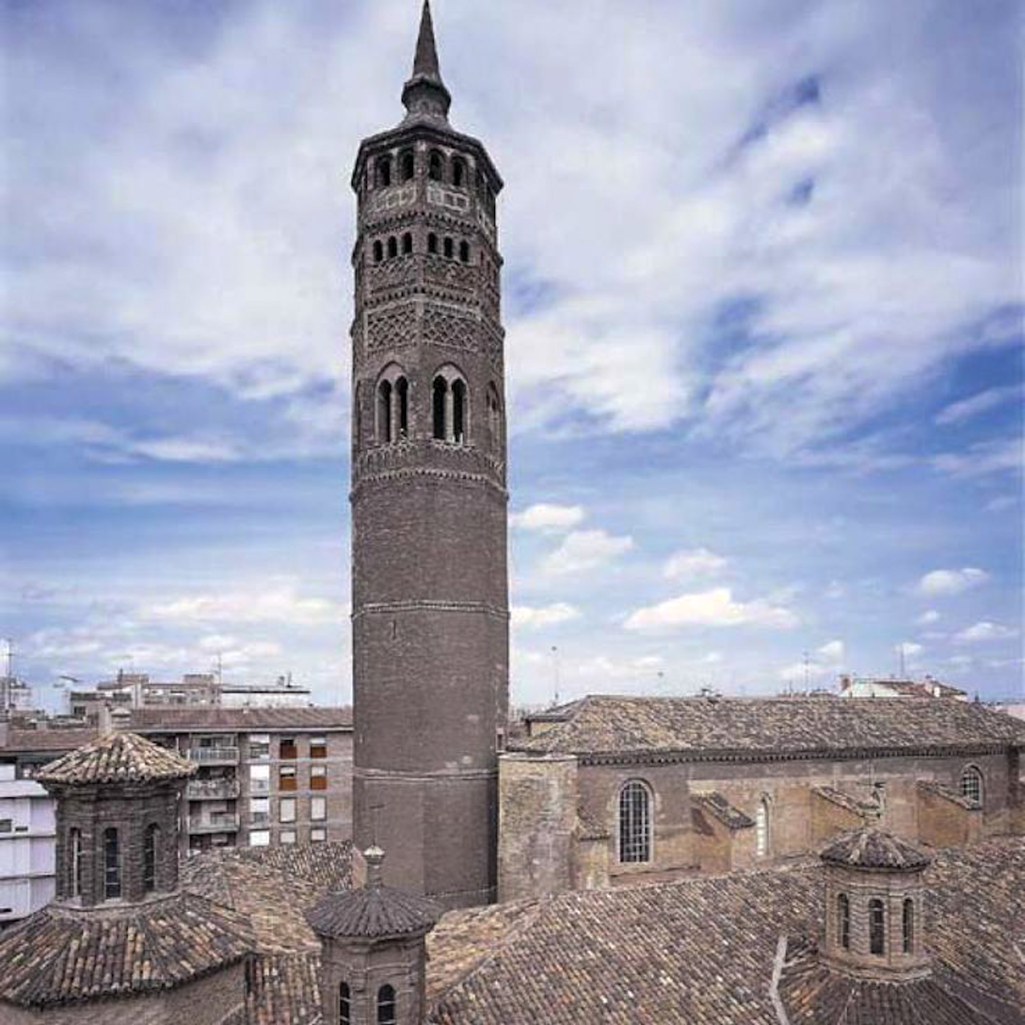 Torre mudéjar octogonal de la Iglesia de San Pablo en Zaragoza